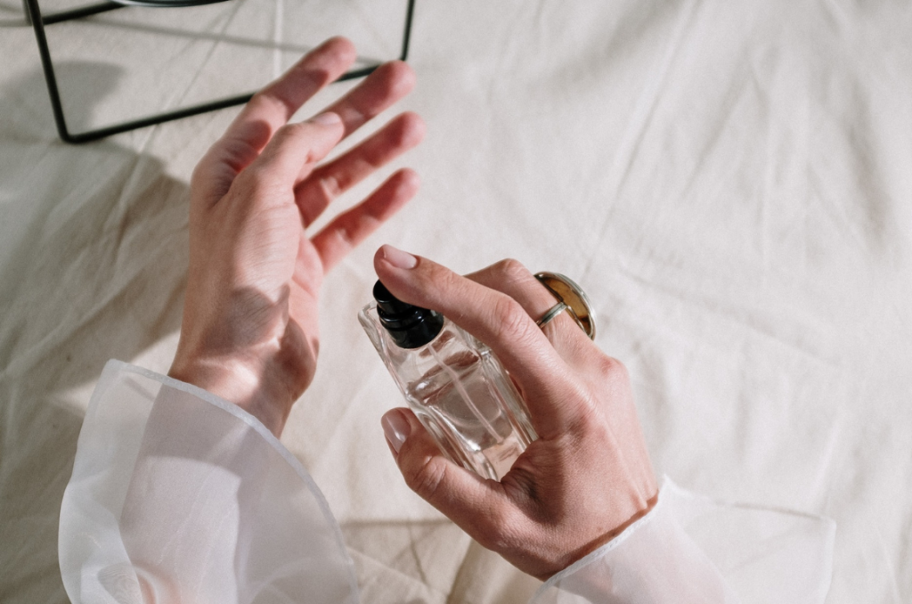 How to Put Perfume on Pulse Points for Maximum Effect